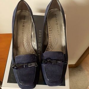 Navy Women’s Heels 7M